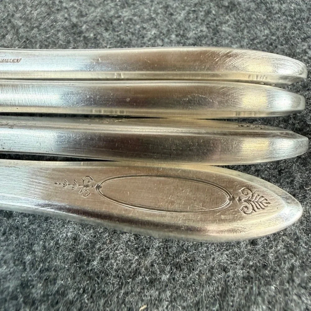 Vintage Community Silverplate Dinner Knives Set of 4 Embossed Oval Scroll Design